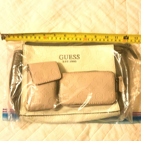 SEXY GUESS ILENIA POCKET CROSSBODY PURSE!! - Picture 2 of 8